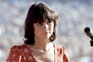 Linda Ronstadt Reflects on “Prisoner in Disguise” as it Marks its 50th Anniversary with a Special Reissue