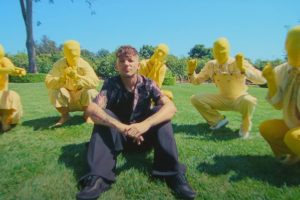Louis Tomlinson’s Creative Explosion in “Lemonade” Music Video