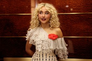 Sabrina Carpenter’s ‘SNL’ Debut and a Nod to Carrie Bradshaw